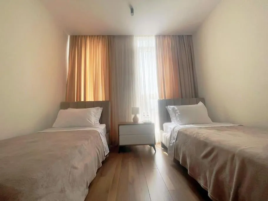 Luxury Apartment With King-Size Bed And Fast Wi-Fi ティラナ