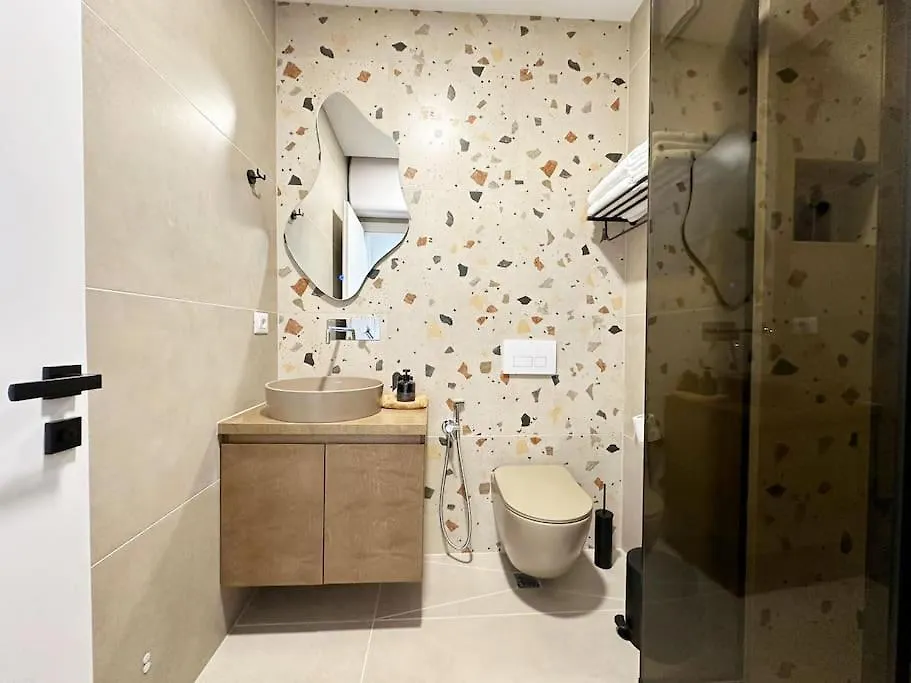 Luxury Apartment With King-Size Bed And Fast Wi-Fi ティラナ 0*,  アルバニア
