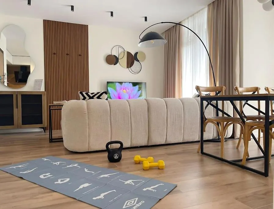 Luxury Apartment With King-Size Bed And Fast Wi-Fi ティラナ
